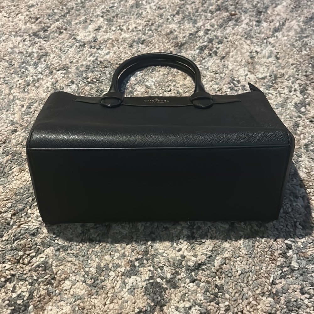 Kate Spade Black and Silver Crossbody Bag with Modern Elegance - Picture 2 of 12